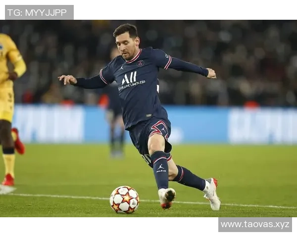 梅西在巴黎圣日耳曼的首秀直播盛况回顾与精彩瞬间解析